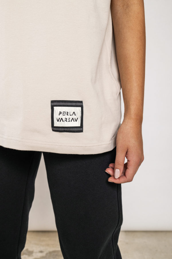 T-shirt Perla Varsav Oversize detal